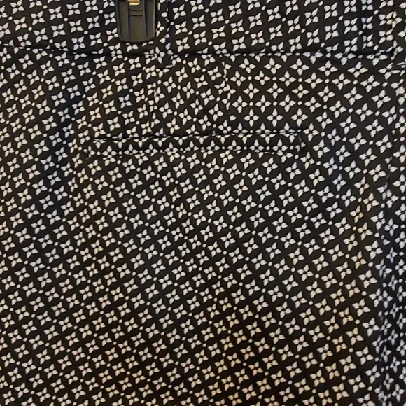 Lane Bryant 28 black white pattern The Lena capris crop ankle pants stretch - Picture 3 of 7